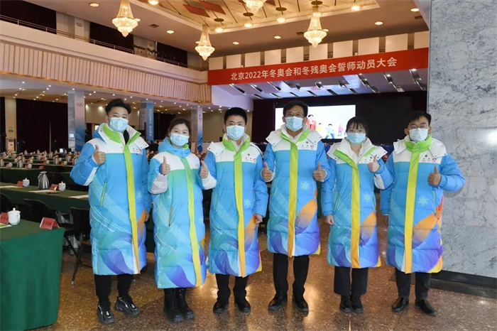 让志愿者成为最美的风景线冬奥会城市志愿者在岗服务迎新年