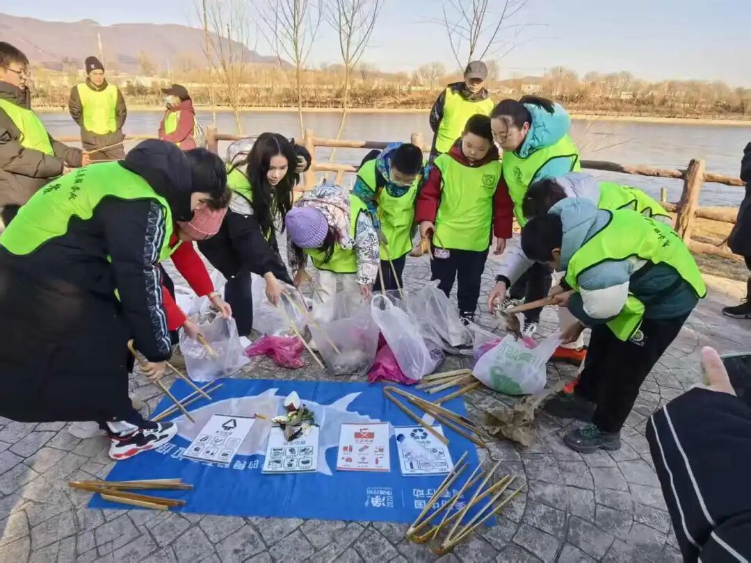 4.保护母亲河.jpg