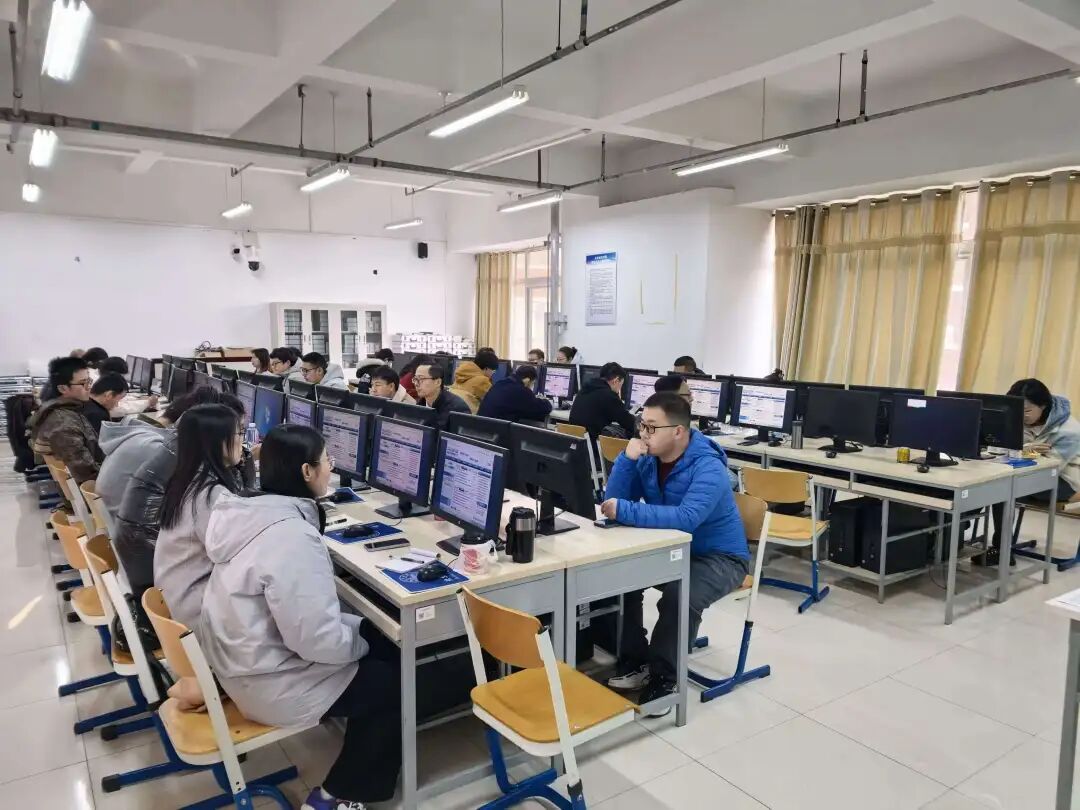 人工智能训练师照片1.jpg