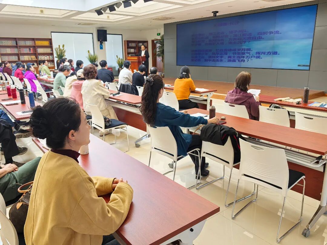 两会精神照片1.jpg