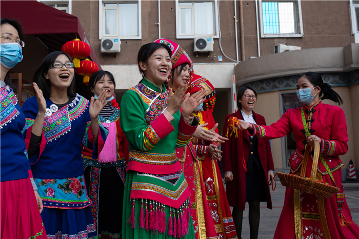 "暖春行动"留在北京过大年,壮乡儿女共团缘