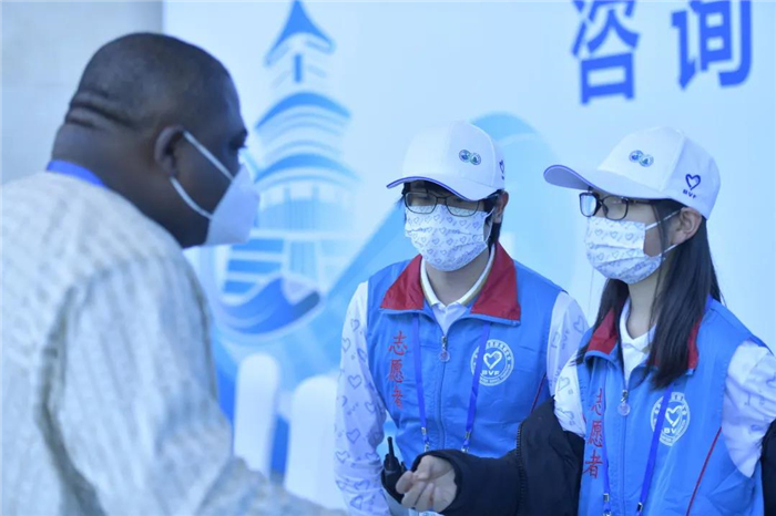 志愿者圆满完成第二届联合国全球可持续交通大会志愿服务工作!