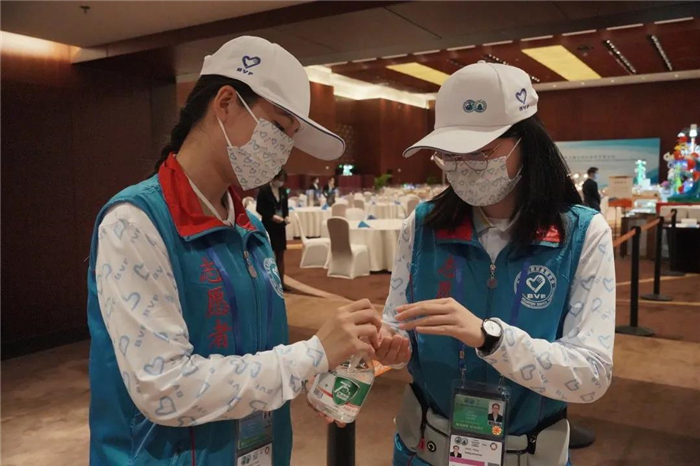 志愿者圆满完成第二届联合国全球可持续交通大会志愿服务工作!